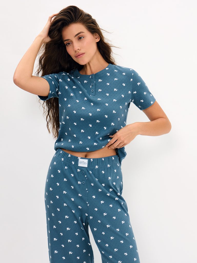Пижама OMSA Pointelle Print AW26 футболка и брюки с планкой на пуговицах